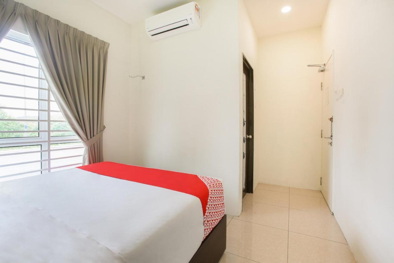 Oyo 89677 Sunflower Hotel Seremban Exterior foto